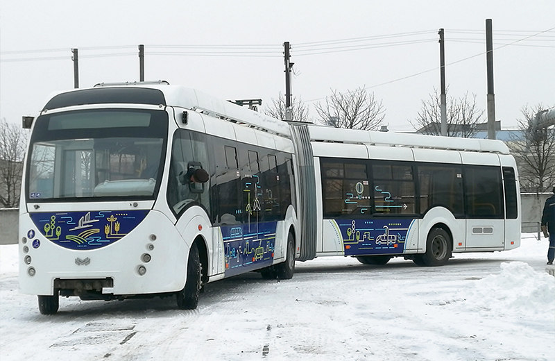 70% low floor modern tram runs on line R1